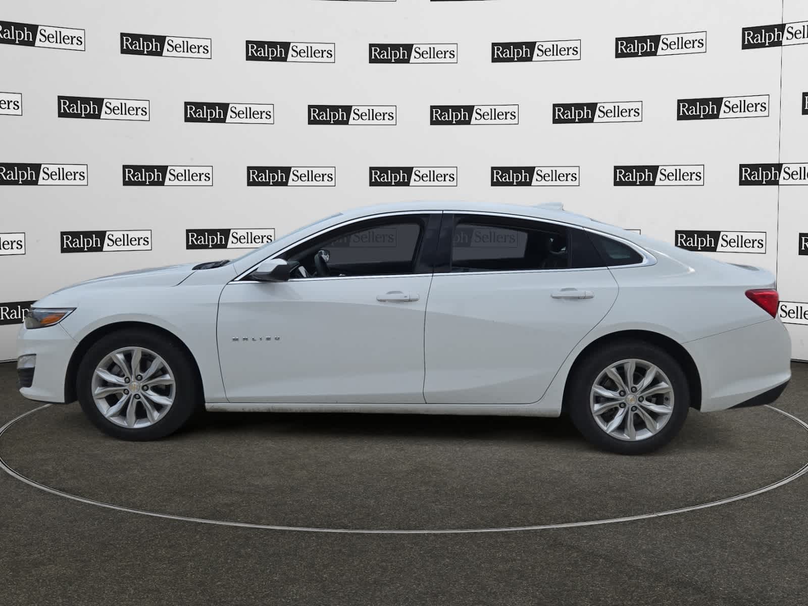 2024 Chevrolet Malibu 1LT photo 2