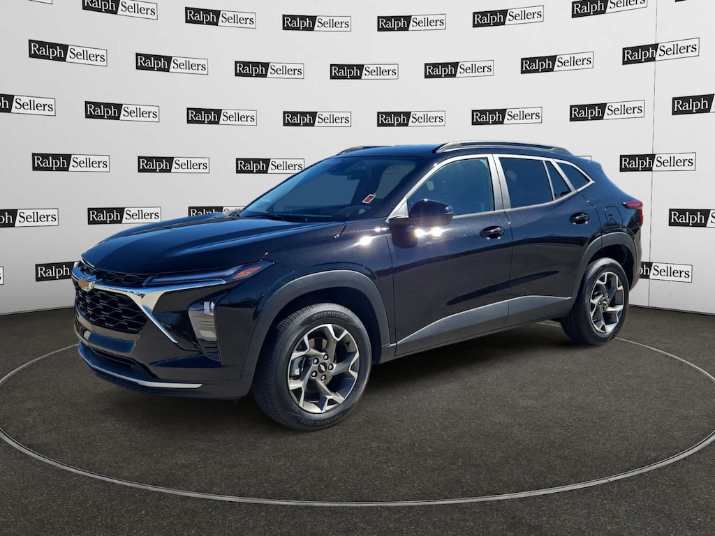 Used 2025 Chevrolet Trax LT SUV