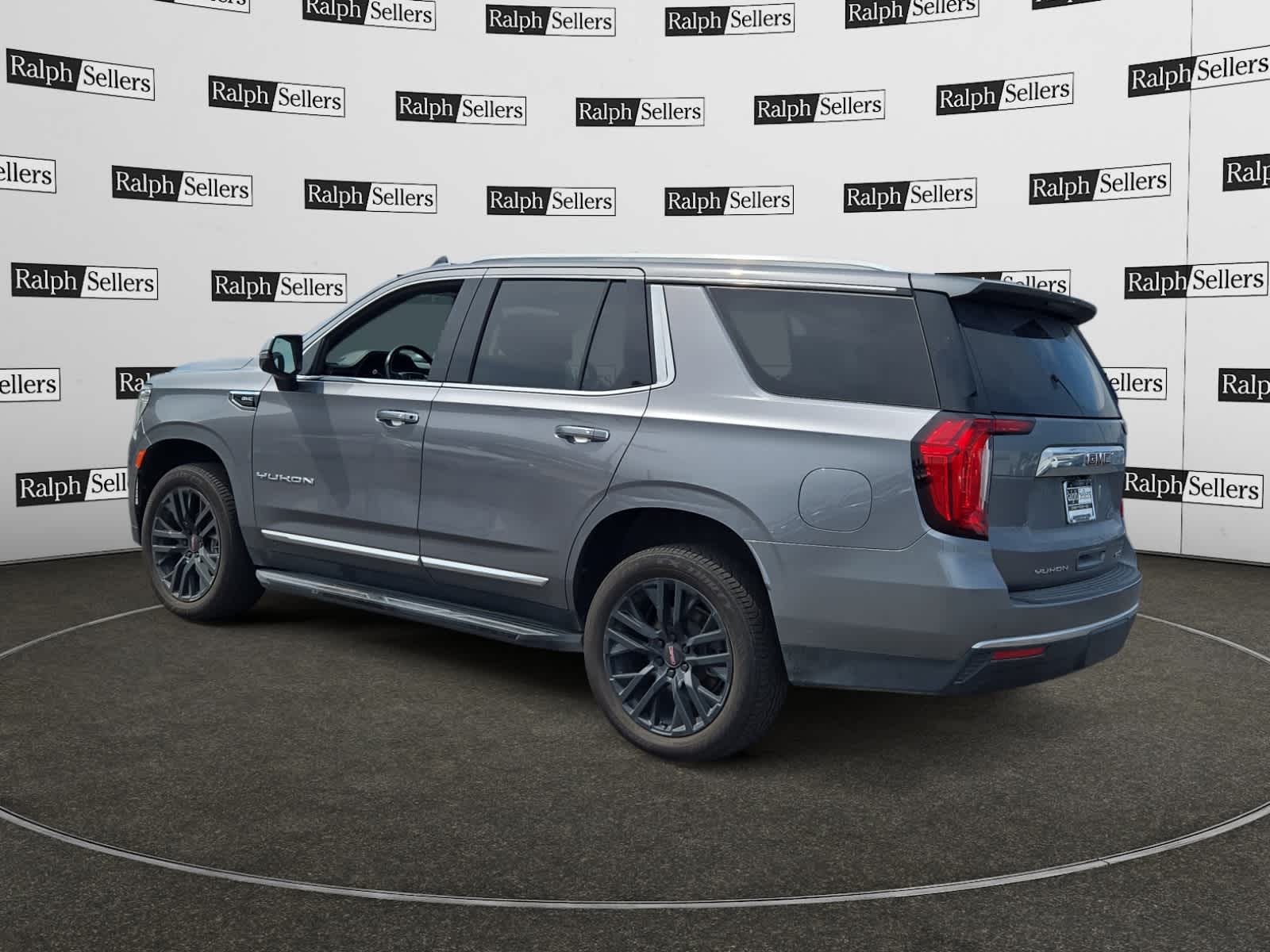 2021 Gmc Yukon SLT photo 2