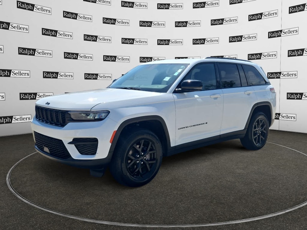 Used 2025 Jeep Grand Cherokee Altitude SUV