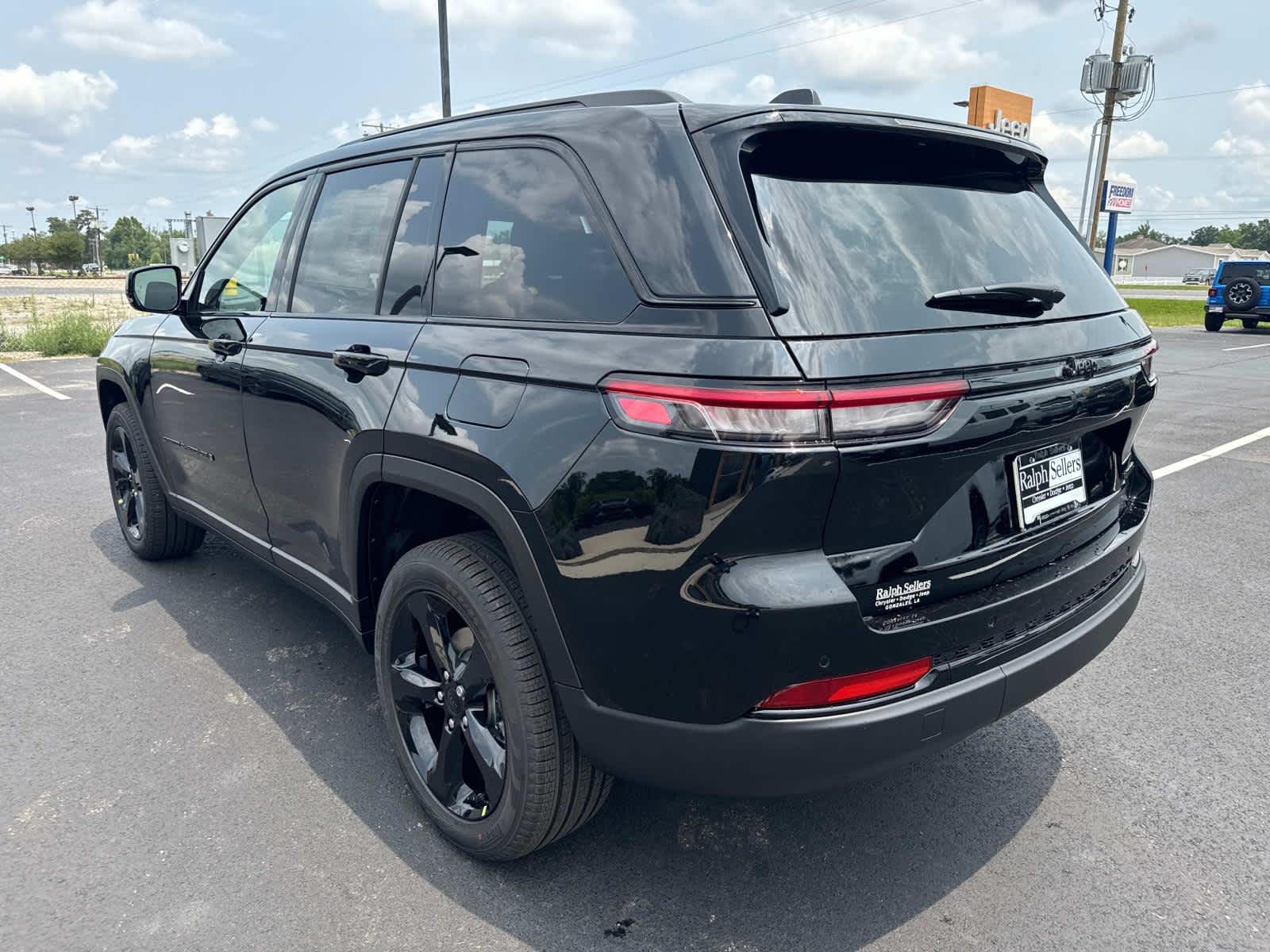 2025 Jeep Grand Cherokee Limited photo 4