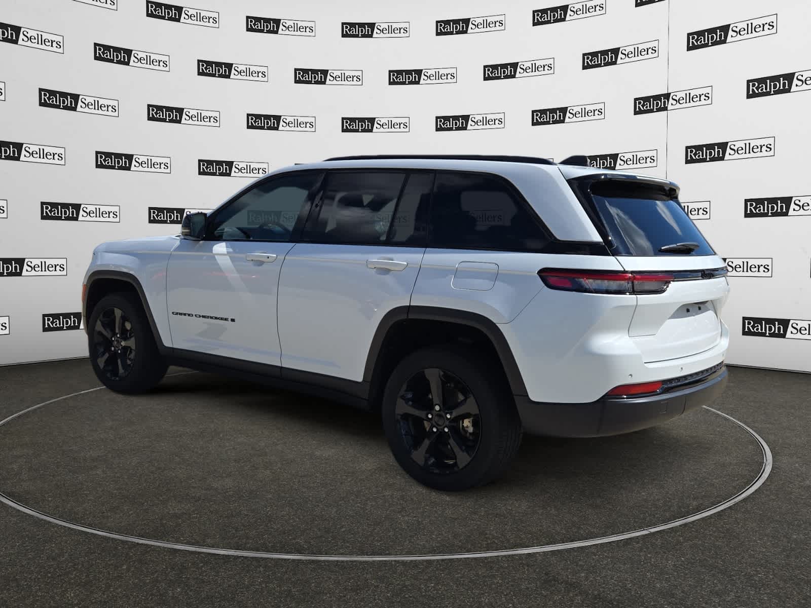 2024 Jeep Grand Cherokee Altitude X photo 2