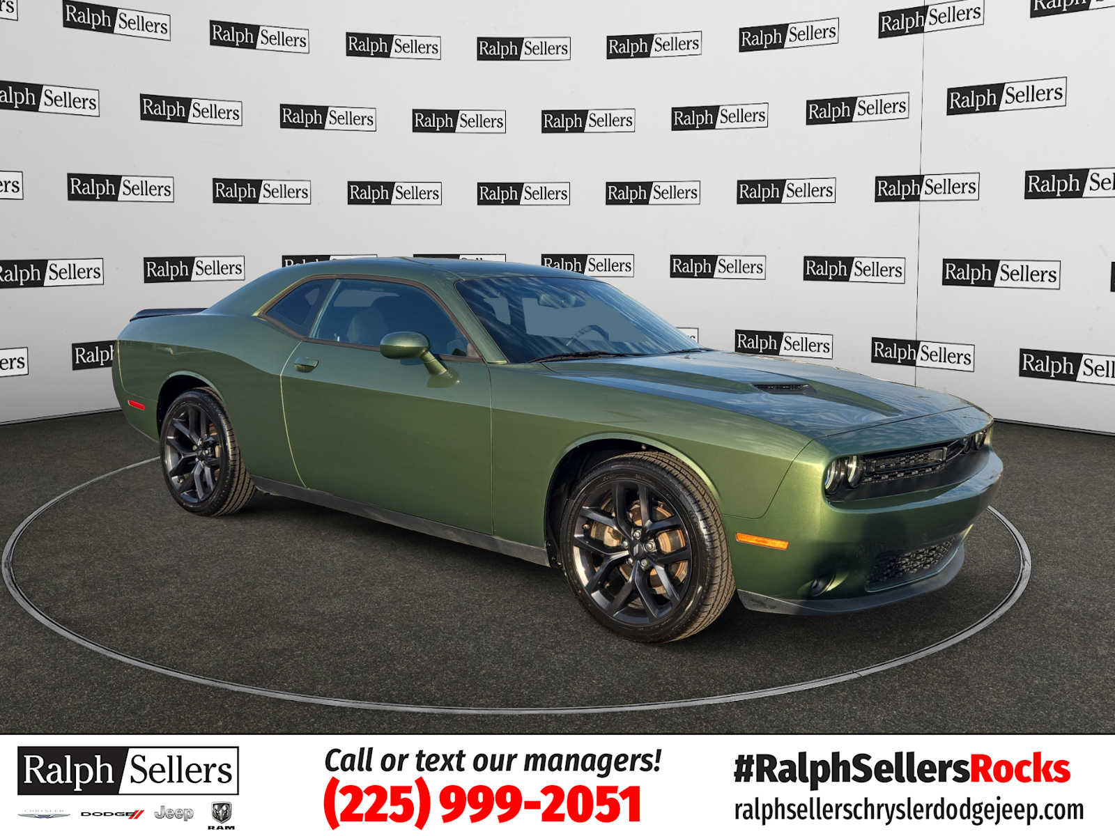 2022 Dodge Challenger SXT's photo