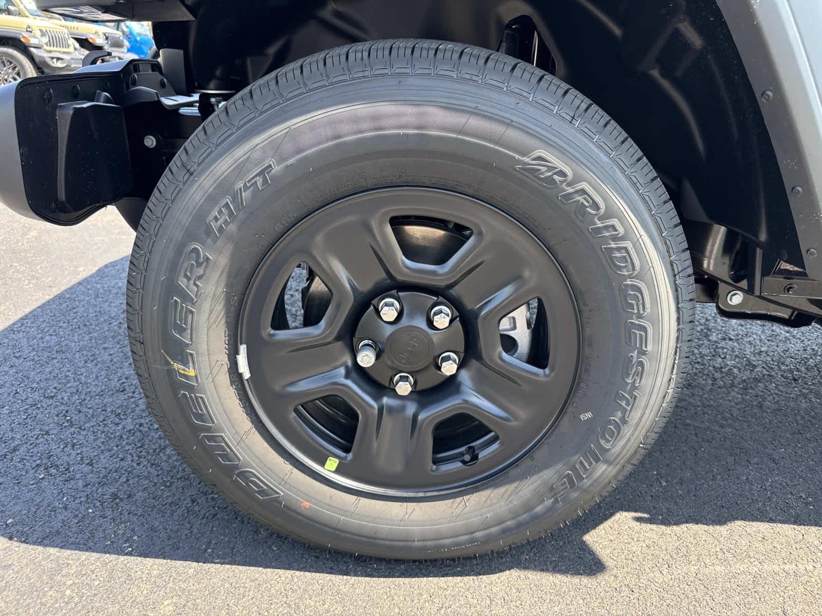 2025 Jeep Gladiator Sport photo 3