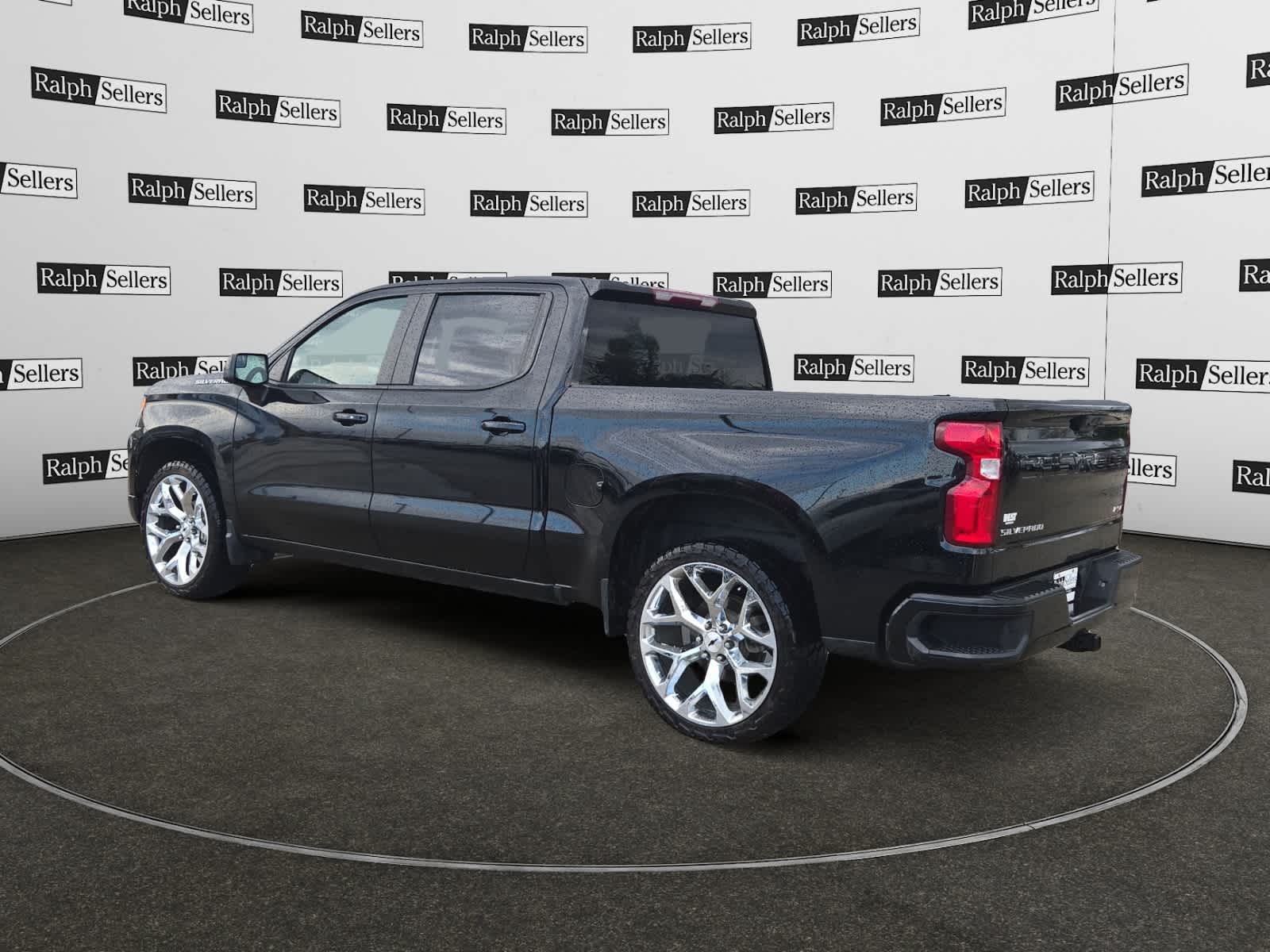 2023 Chevrolet Silverado 1500 RST photo 3