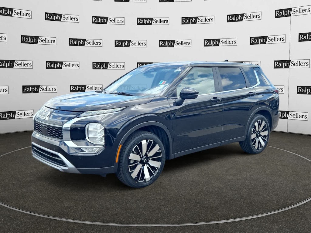 Used 2025 Mitsubishi Outlander SE SUV