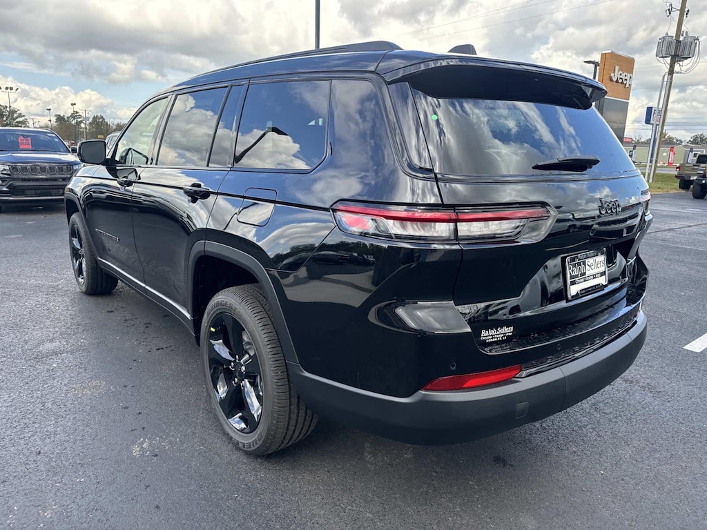 New 2025 Jeep Grand Cherokee L Laredo Sport Utility