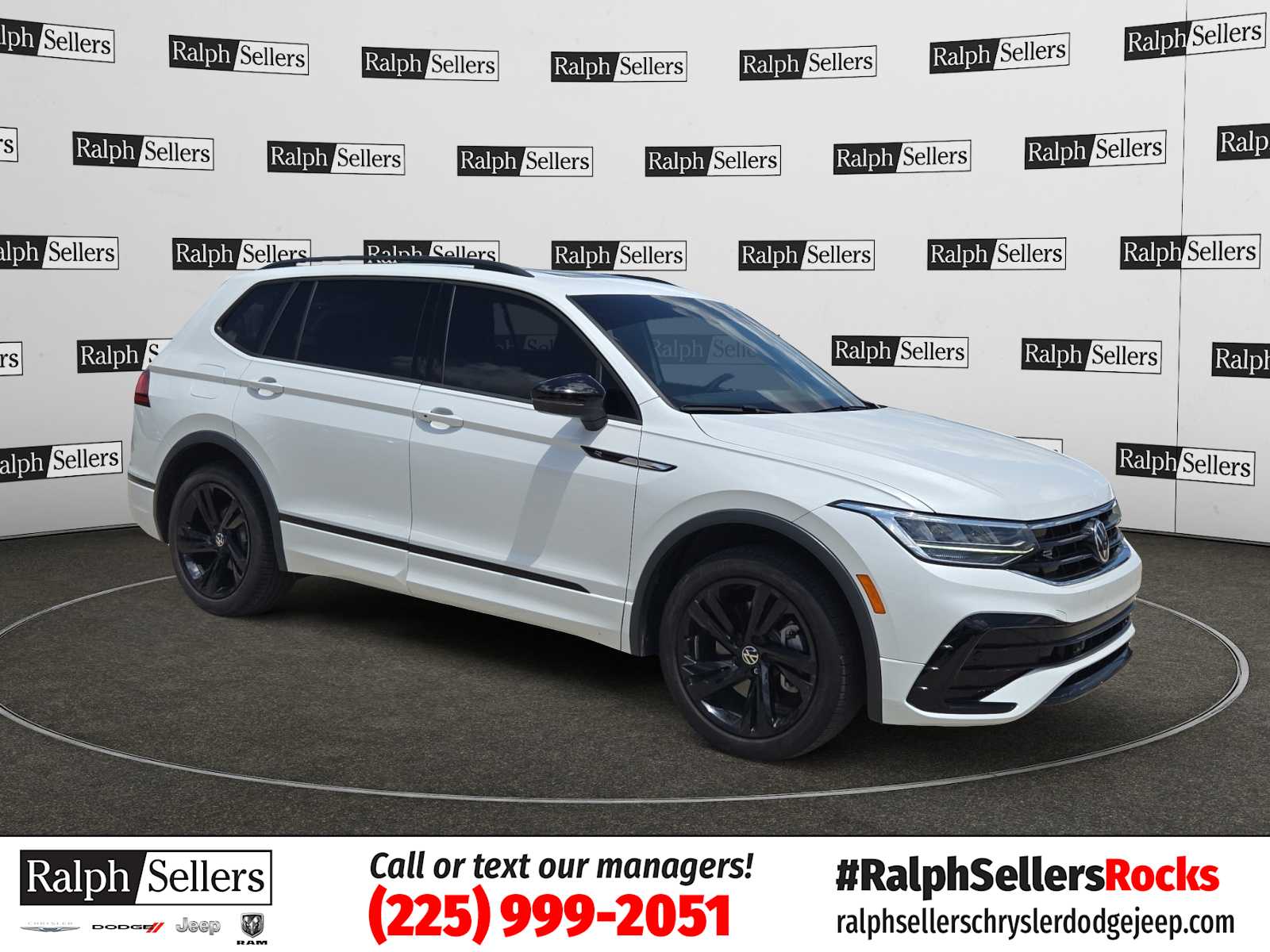 2024 Volkswagen Tiguan 2.0T SE R-Line Black's photo