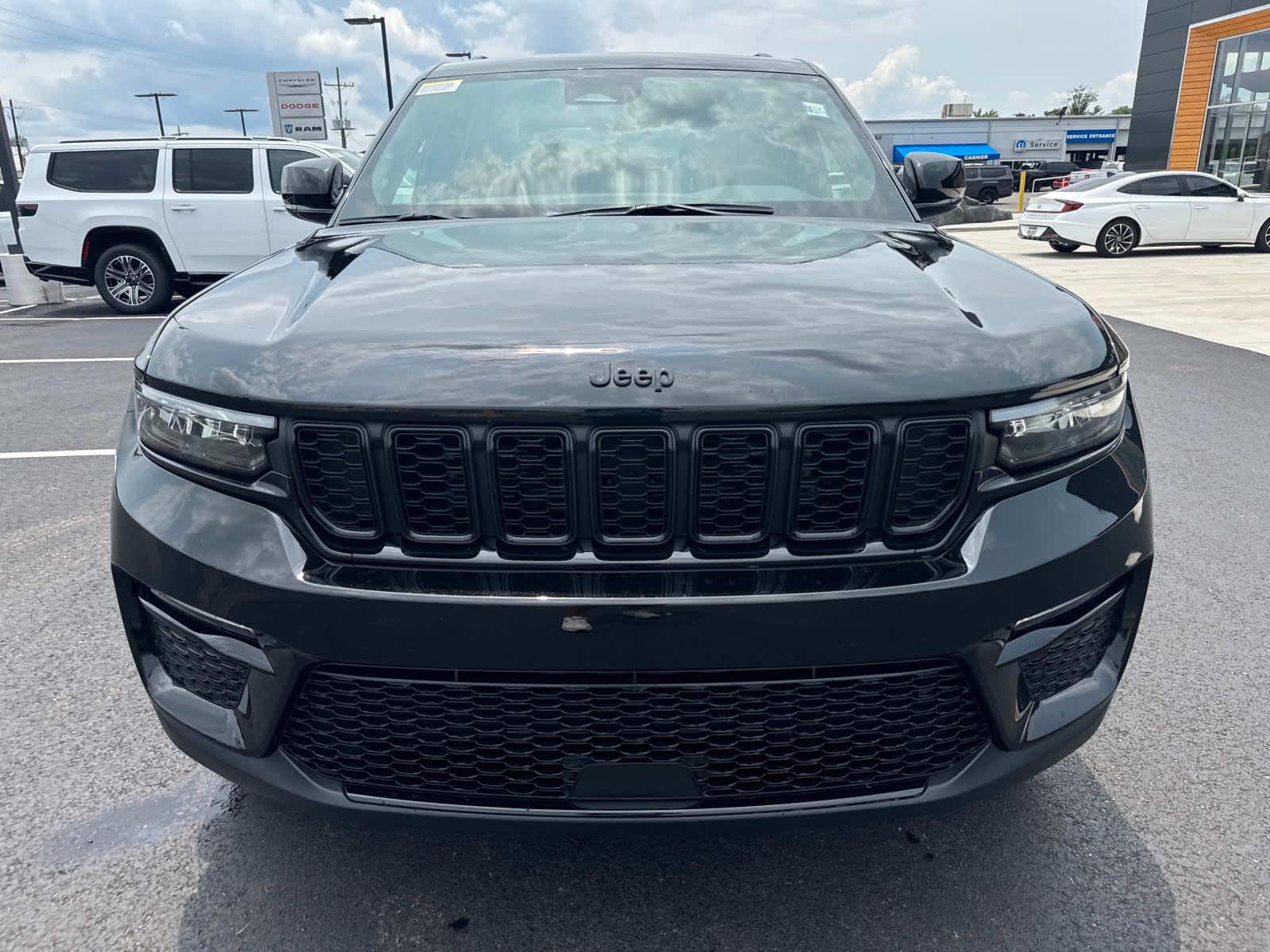 2025 Jeep Grand Cherokee Limited photo 2