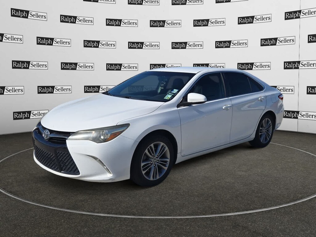 Used 2015 Toyota Camry SE Sedan