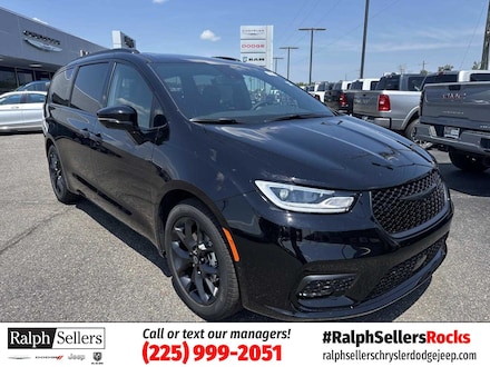 2026 Chrysler Pacifica Limited Passenger Van