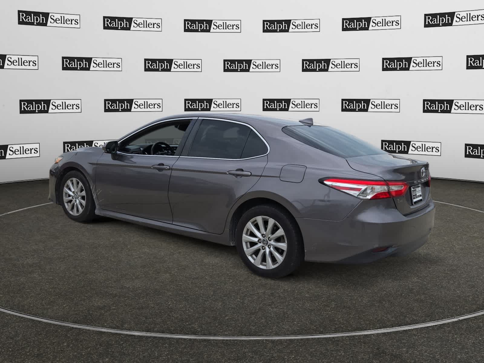 2019 Toyota Camry LE photo 3