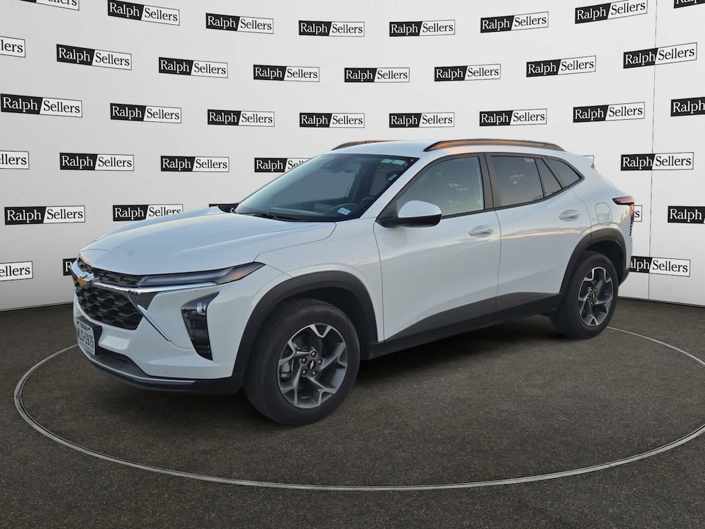 Used 2025 Chevrolet Trax LT SUV