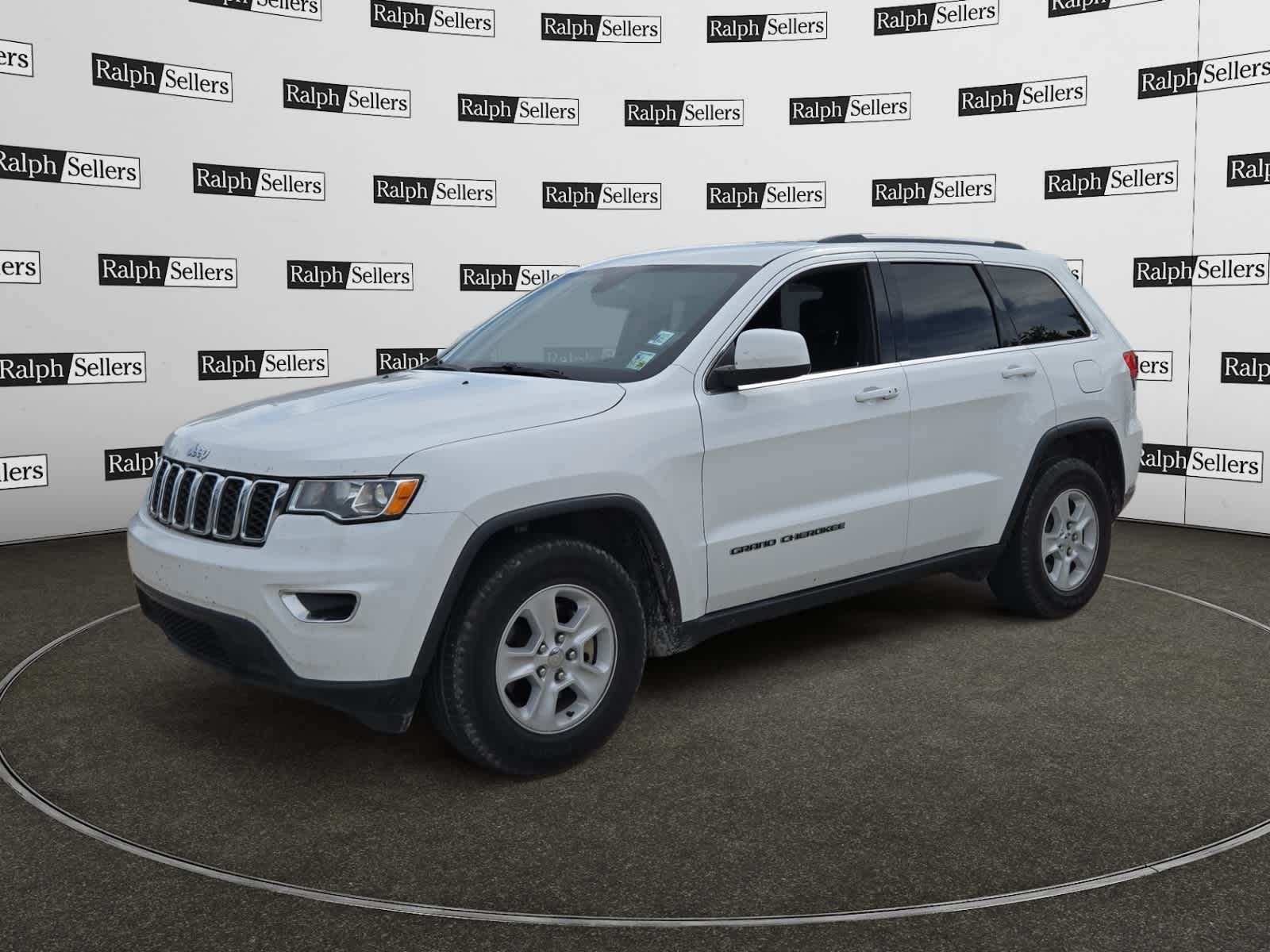 Used 2017 Jeep Grand Cherokee Laredo E with VIN 1C4RJEAG6HC943887 for sale in Gonzales, LA
