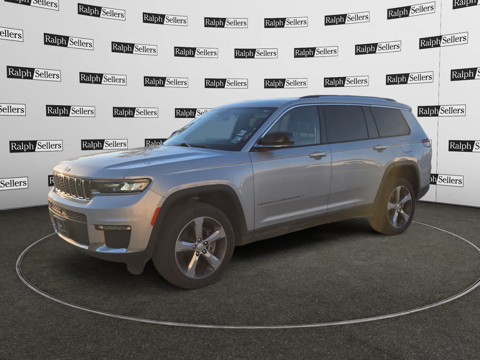 2022 Jeep Grand Cherokee Limited photo 2