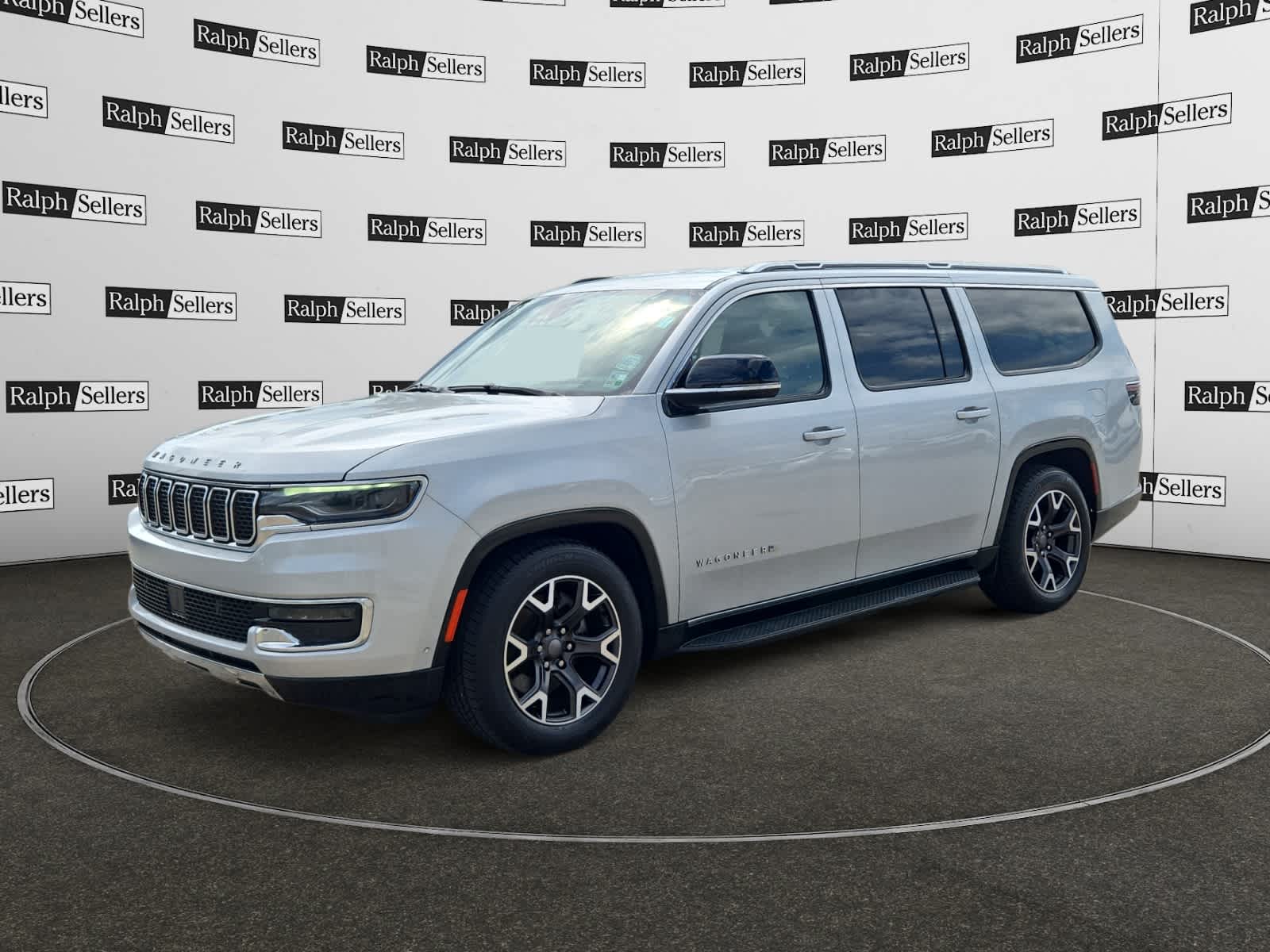 2024 Jeep Wagoneer L Series III - Photo 2
