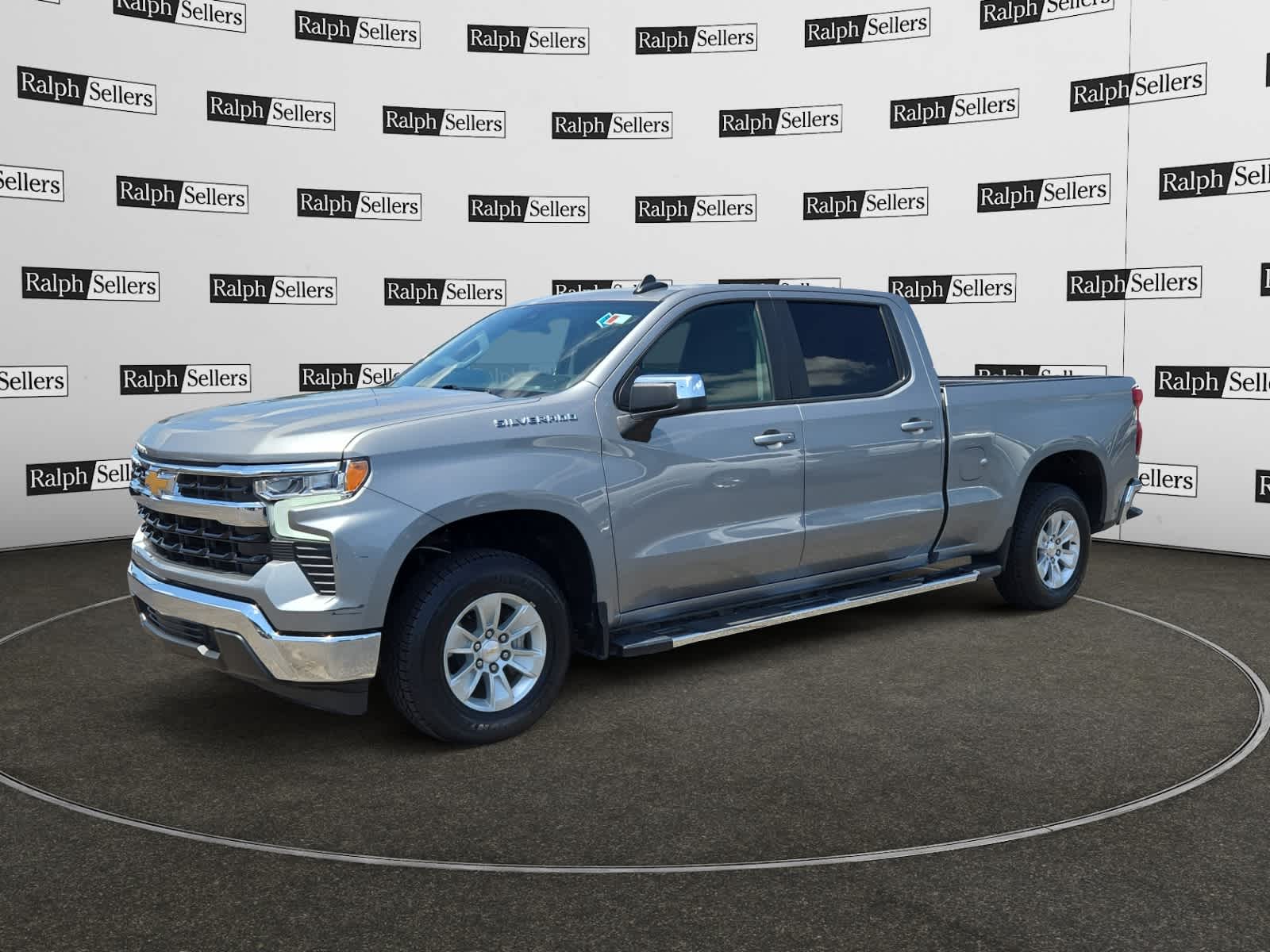 2024 Chevrolet Silverado 1500 LT photo 2