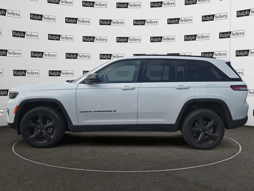 Used 2023 Jeep Grand Cherokee Altitude SUV
