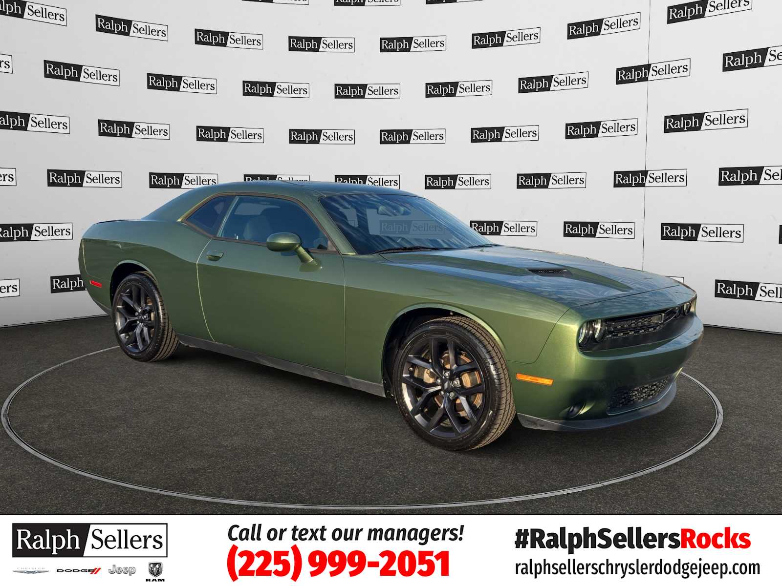 2022 Dodge Challenger SXT's photo