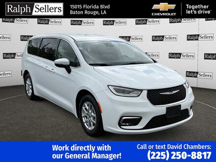 2023 Chrysler Pacifica Touring L Van Passenger Van