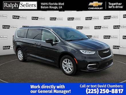 2023 Chrysler Pacifica Touring L Van Passenger Van