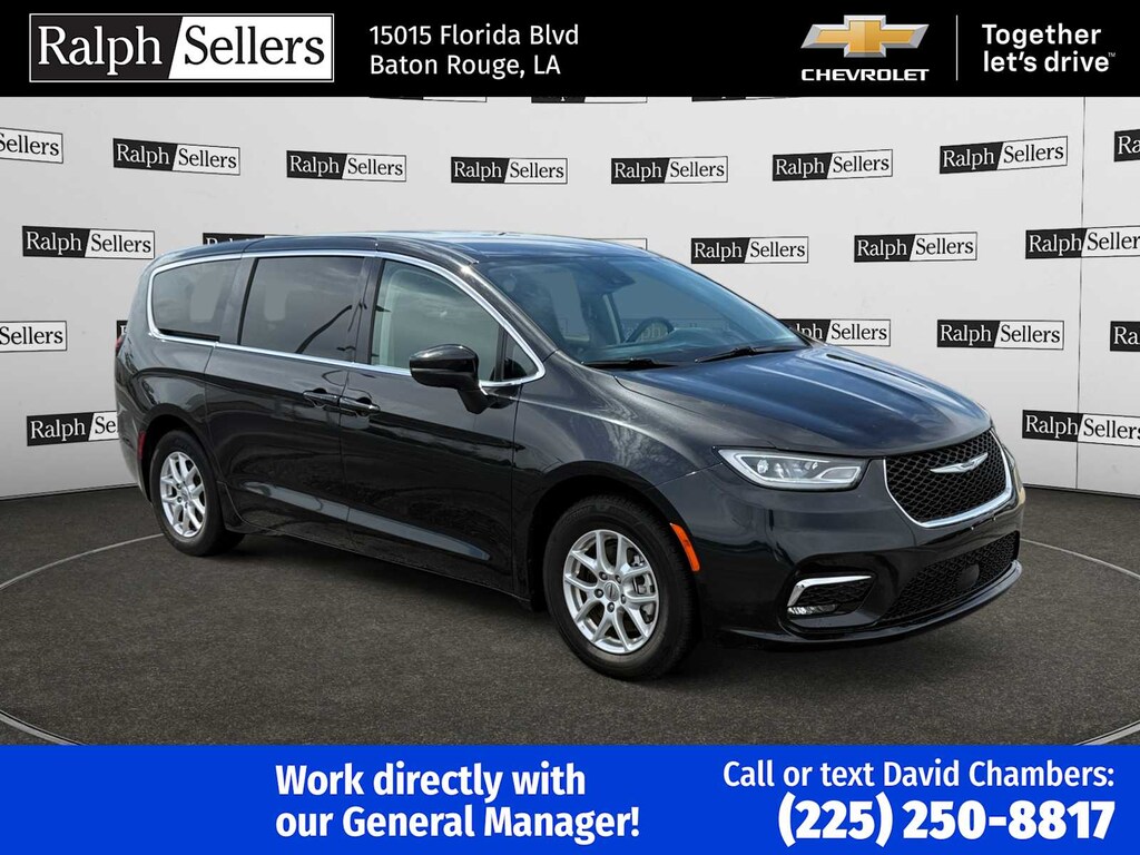 Used 2023 Chrysler Pacifica Touring L Van Passenger Van