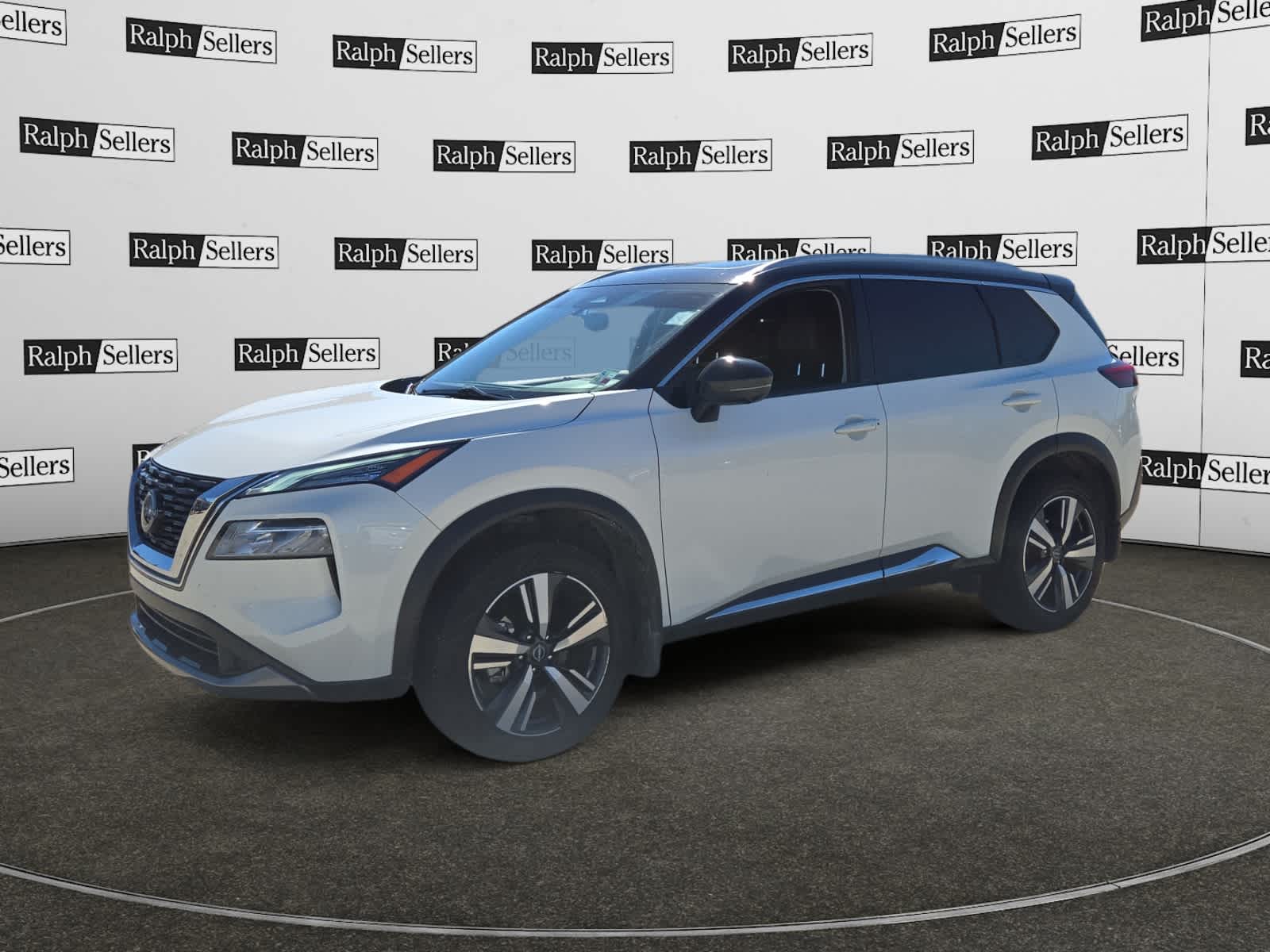 2023 Nissan Rogue SL photo 2