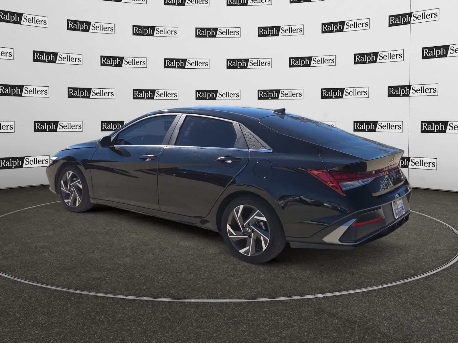 2024 Hyundai Elantra SEL Convenience photo 4