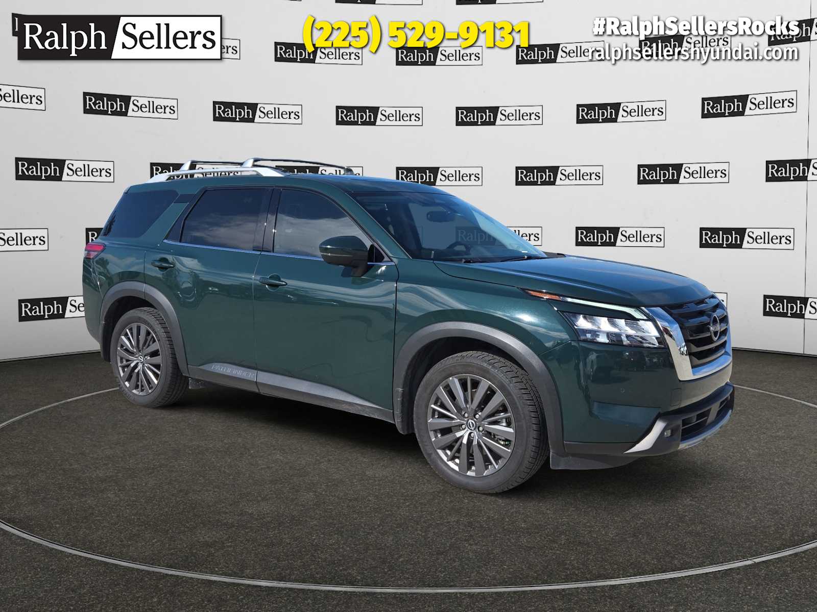 2022 Nissan Pathfinder SL's photo