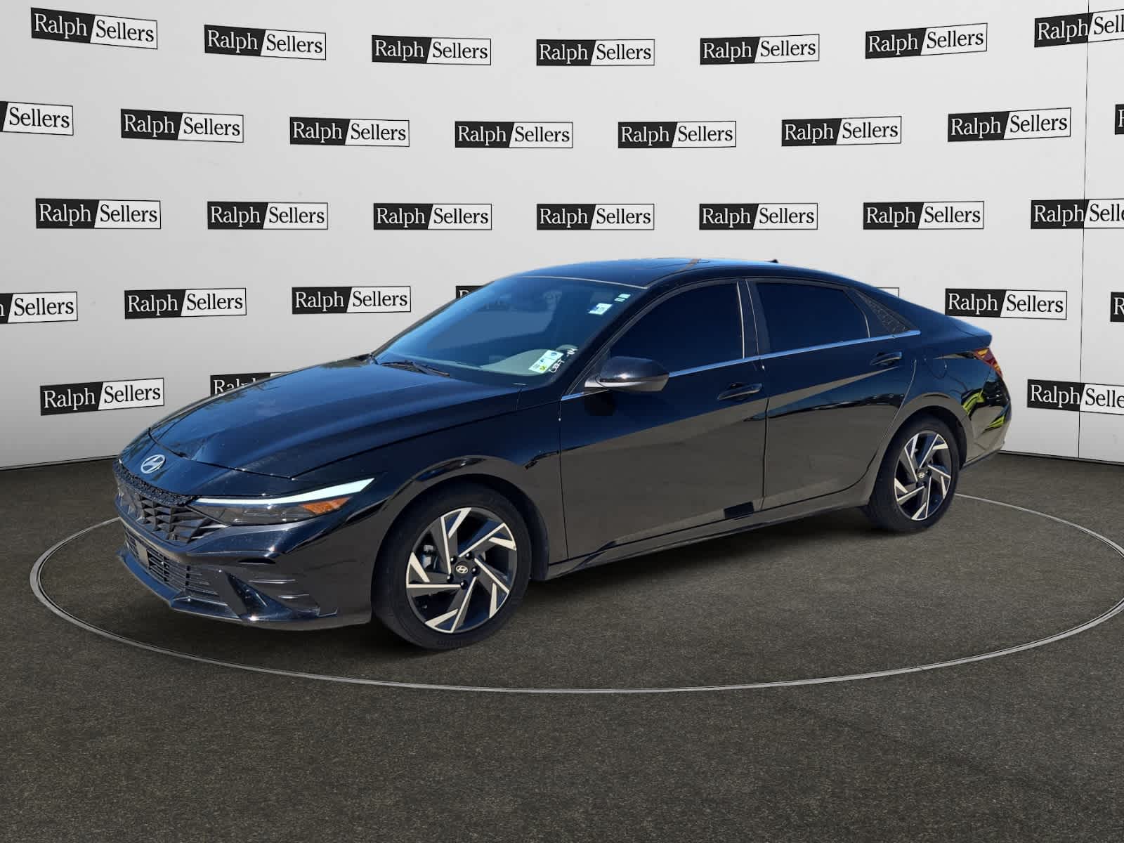 2024 Hyundai Elantra SEL Convenience photo 2