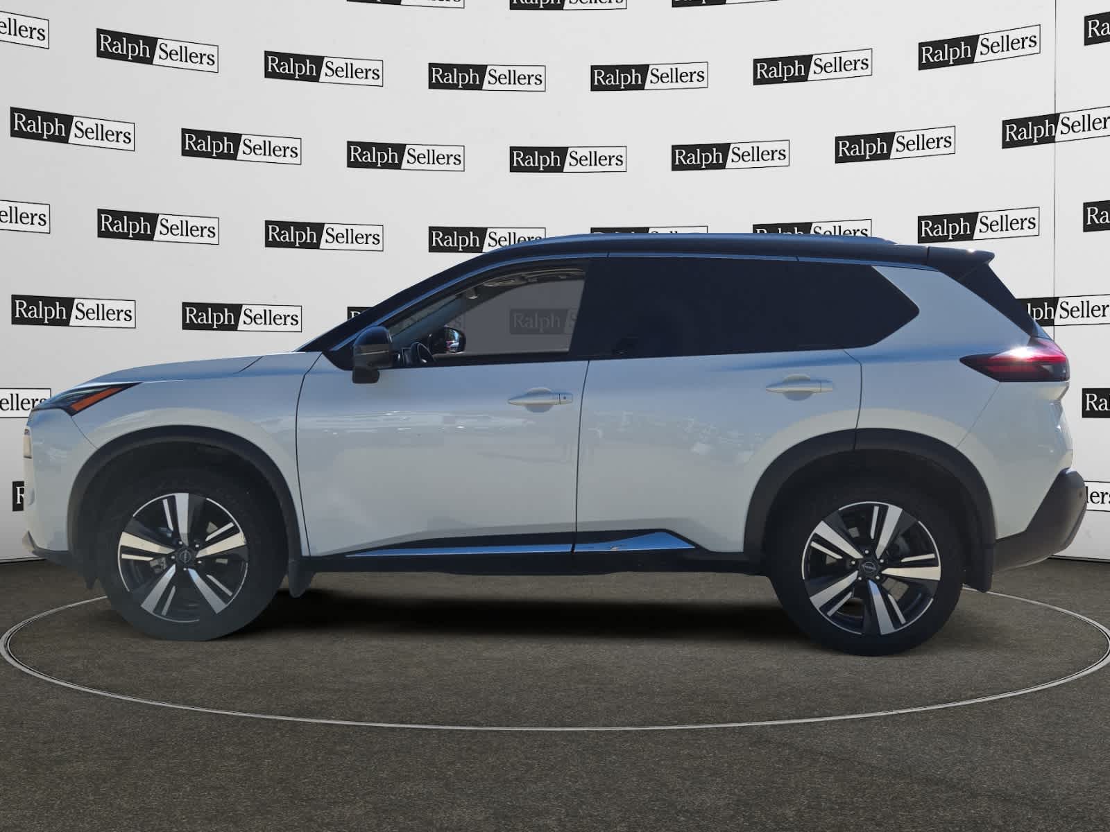 2023 Nissan Rogue SL photo 3