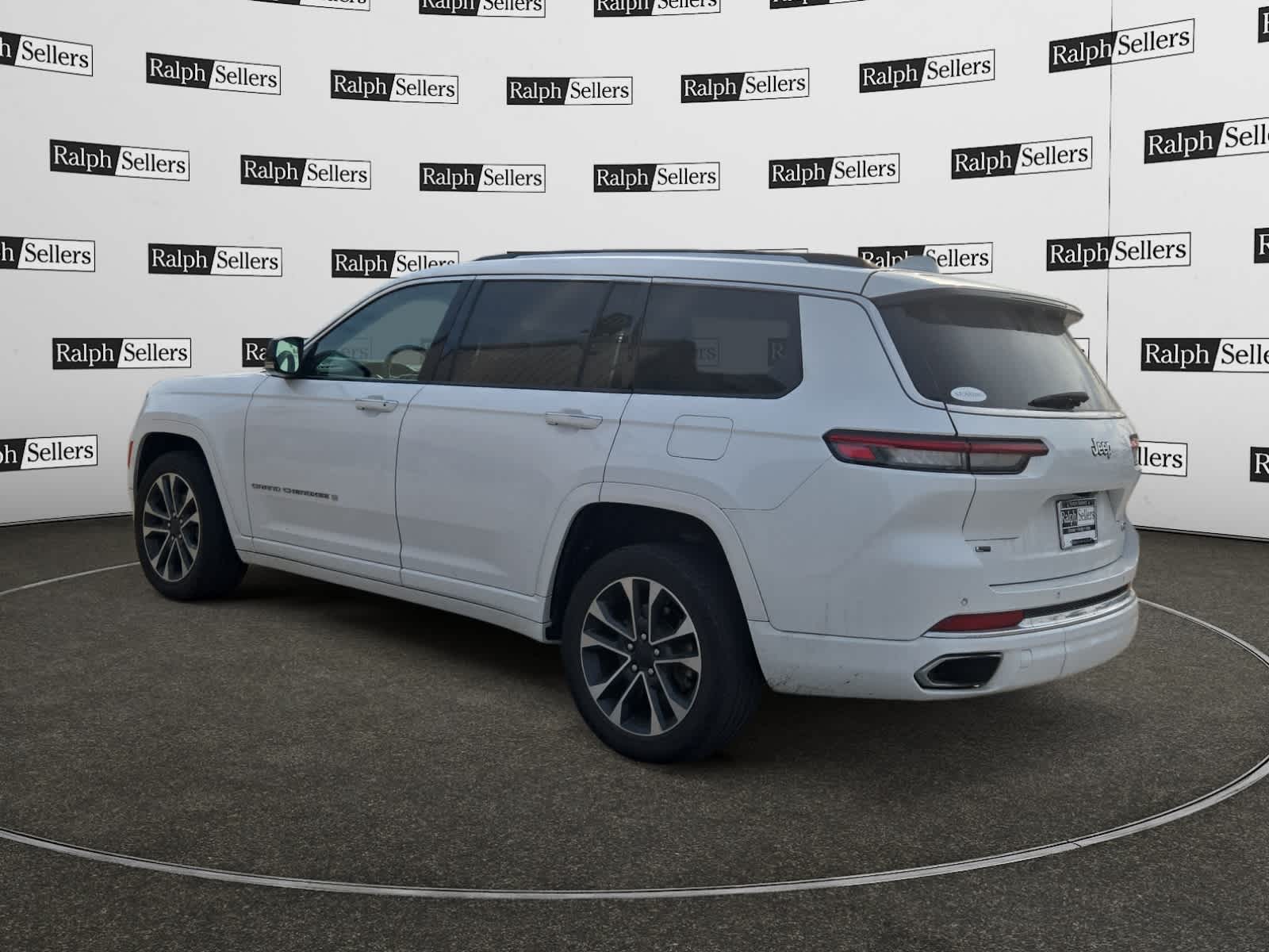 2021 Jeep Grand Cherokee Overland photo 4