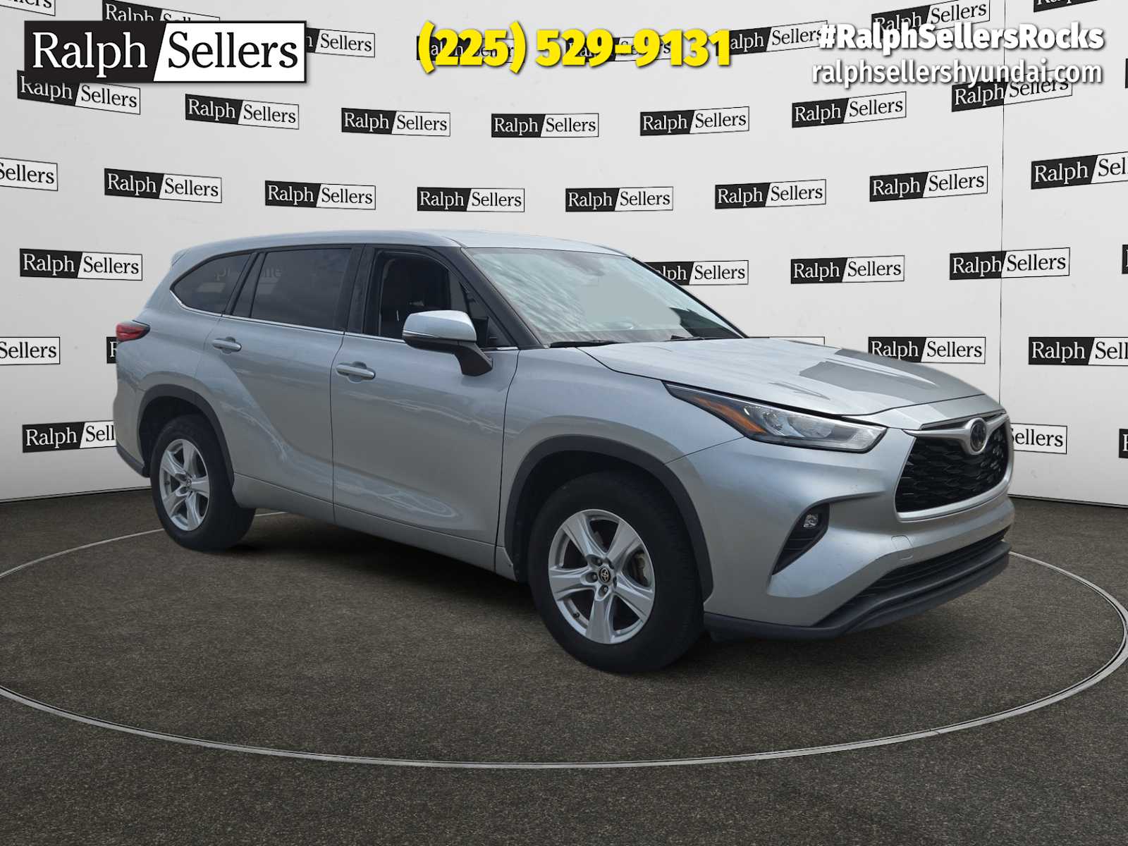 2020 Toyota Highlander LE 4x2 V6's photo
