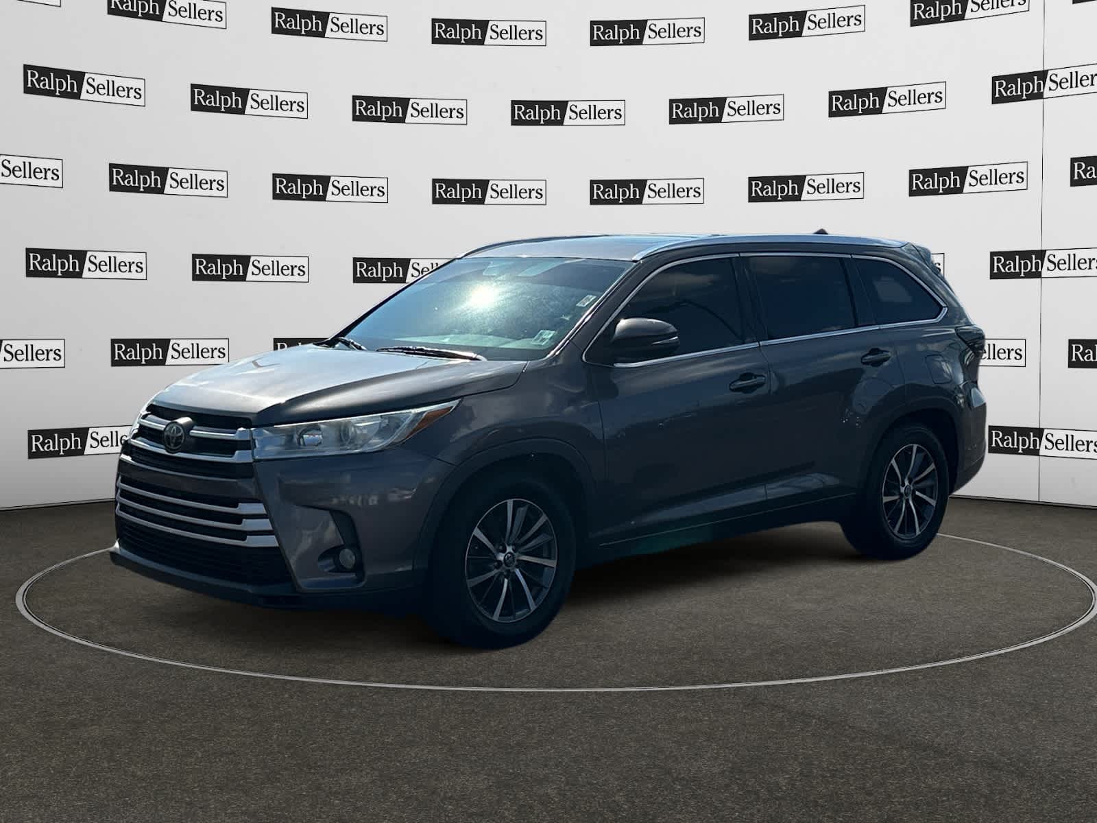 Used 2018 Toyota Highlander XLE with VIN 5TDKZRFH9JS538937 for sale in Gonzales, LA