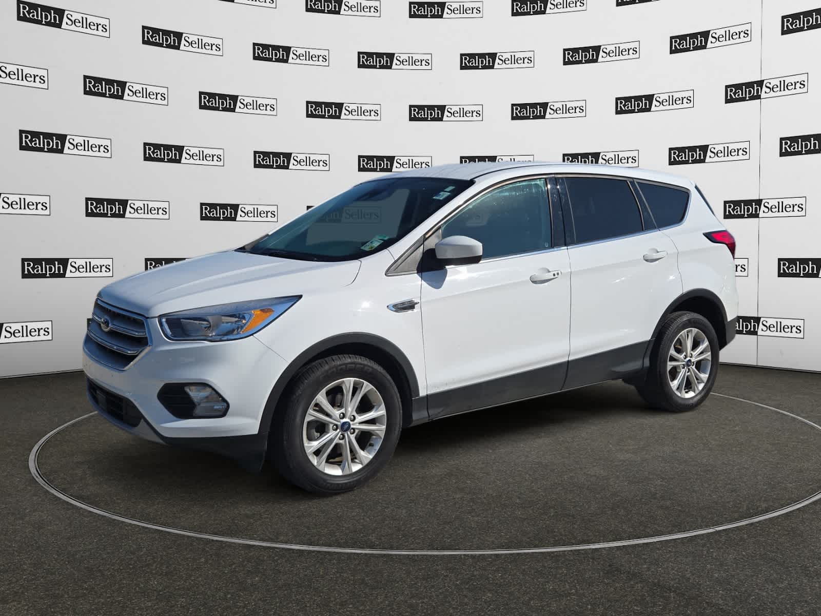 2019 Ford Escape SE photo 2
