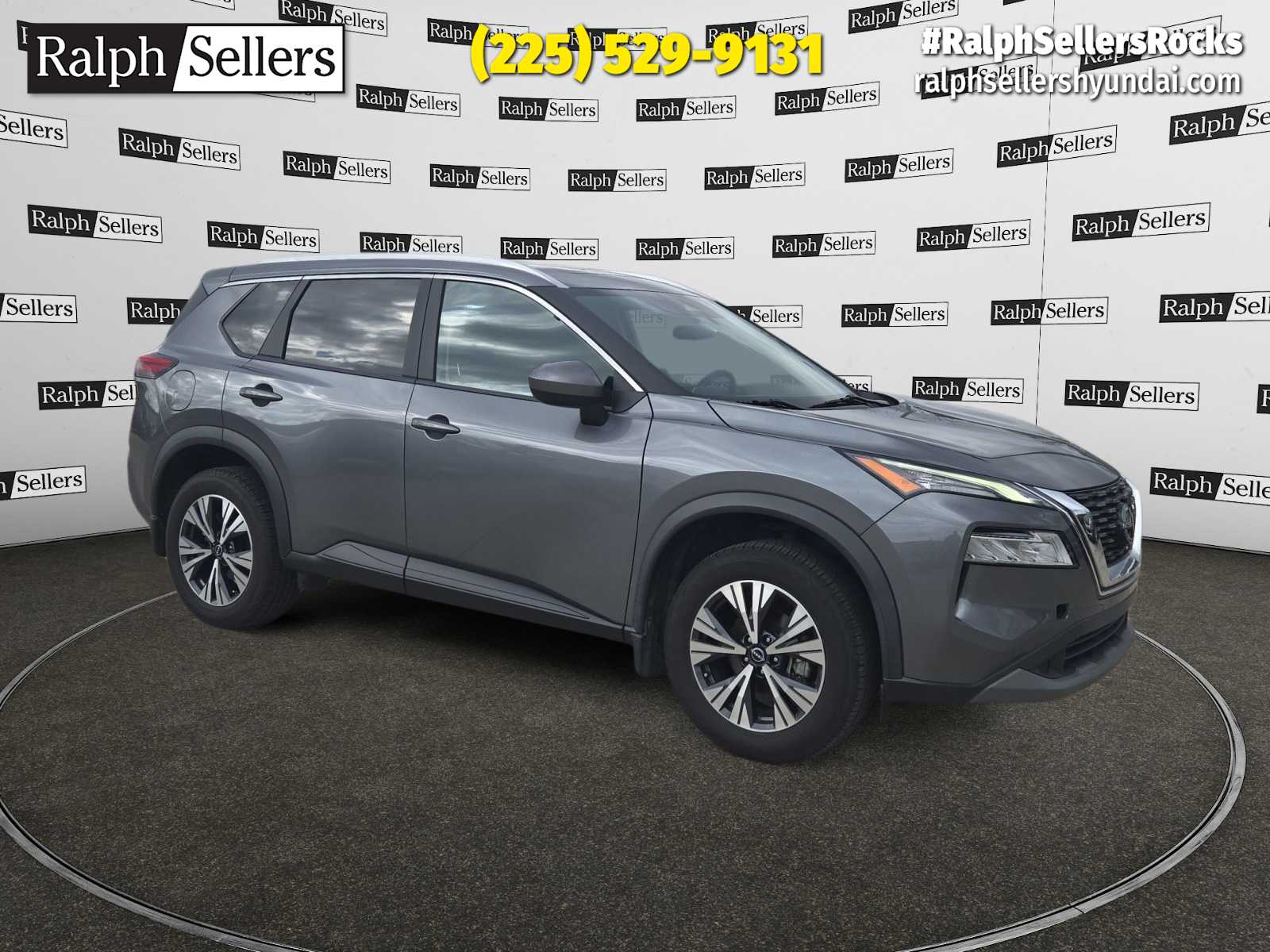 2023 Nissan Rogue SV's photo