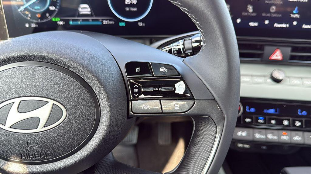 2025 Hyundai Elantra Limited - Photo 20
