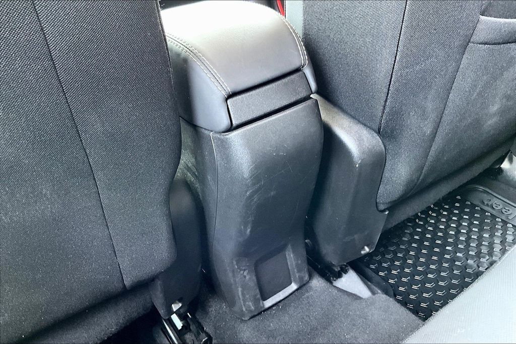 2023 Jeep Renegade Red Edition - Photo 11