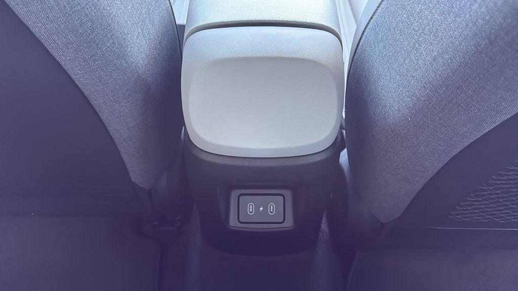 2025 Hyundai Elantra Limited - Photo 16