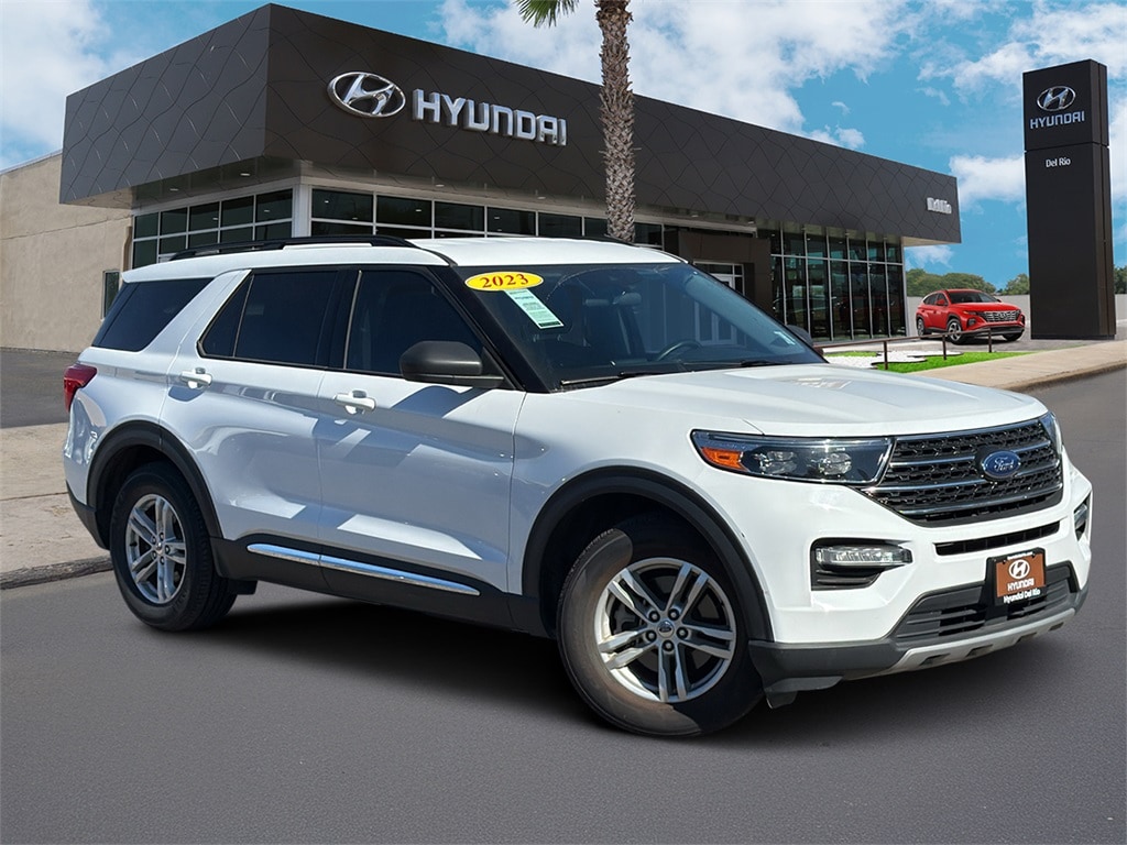 2023 Ford Explorer XLT's photo