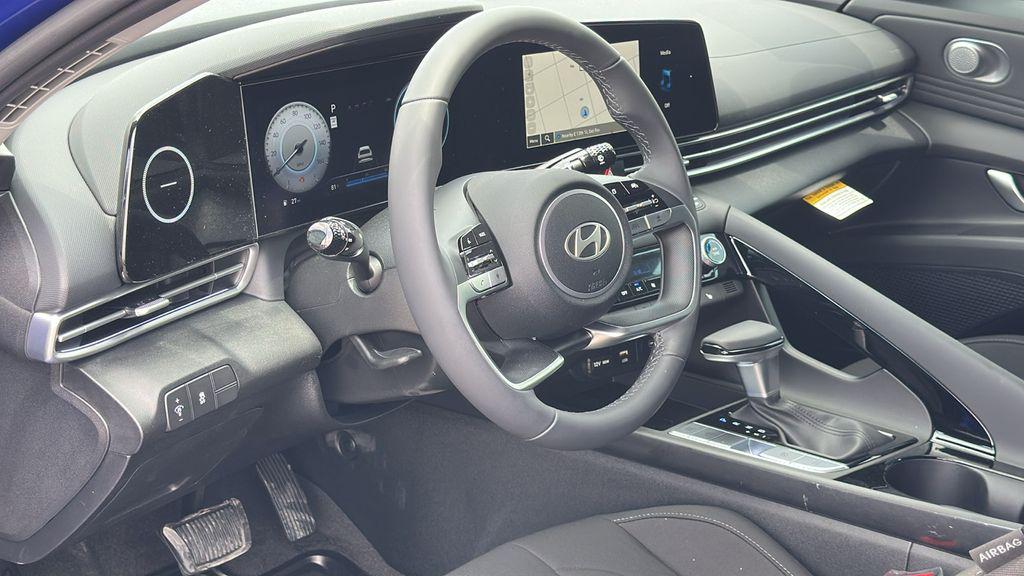 2025 Hyundai Elantra SEL - Photo 8