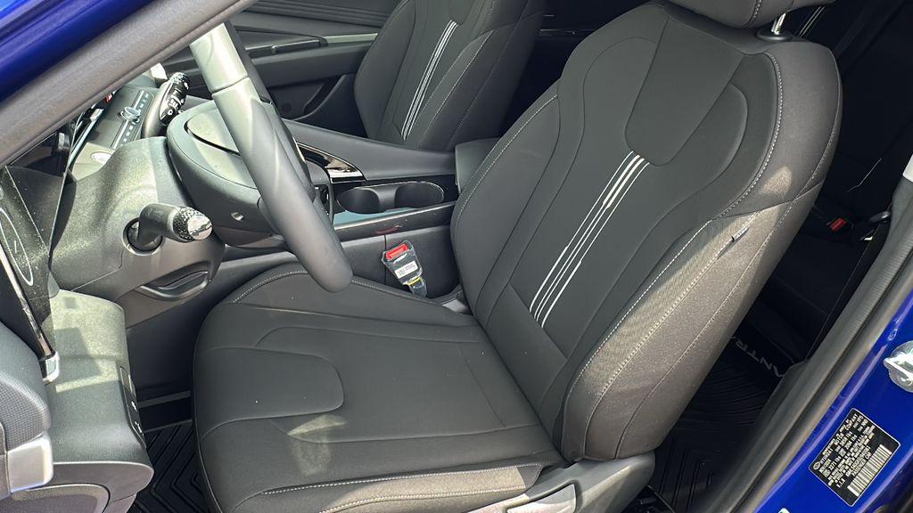 2025 Hyundai Elantra SEL - Photo 11