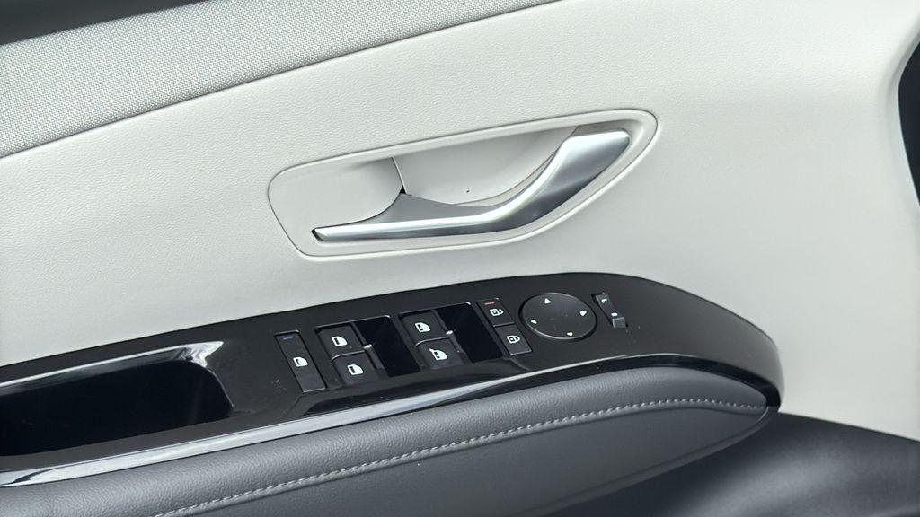 2025 Hyundai Tucson Limited - Photo 9