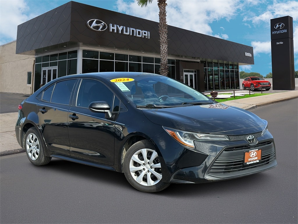 2024 Toyota Corolla LE's photo