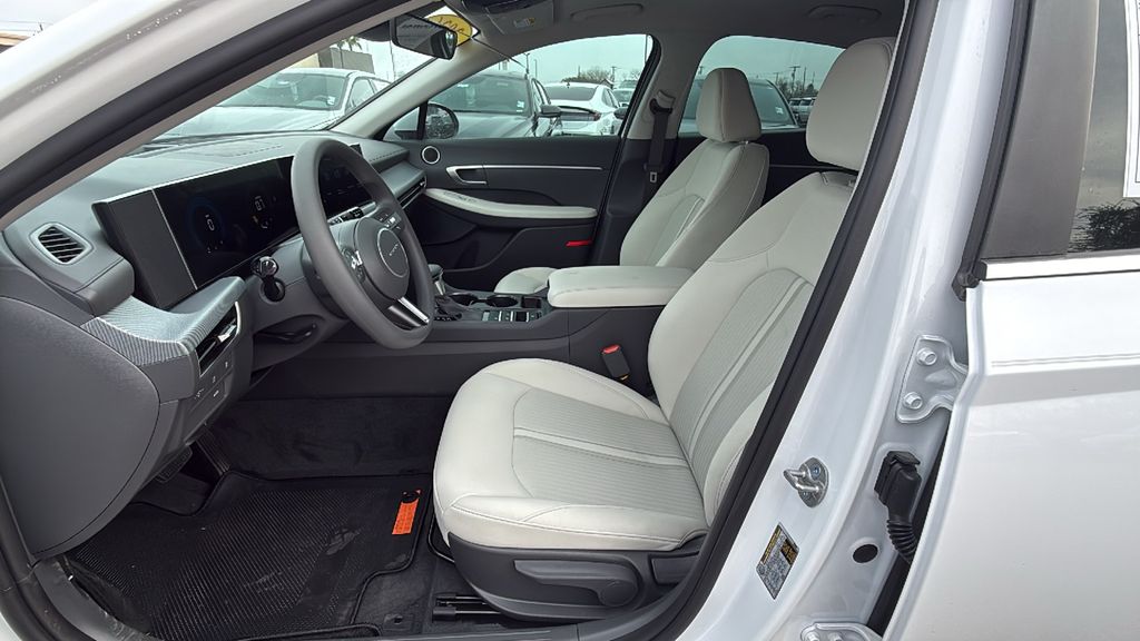 2026 Hyundai Sonata SE - Photo 11