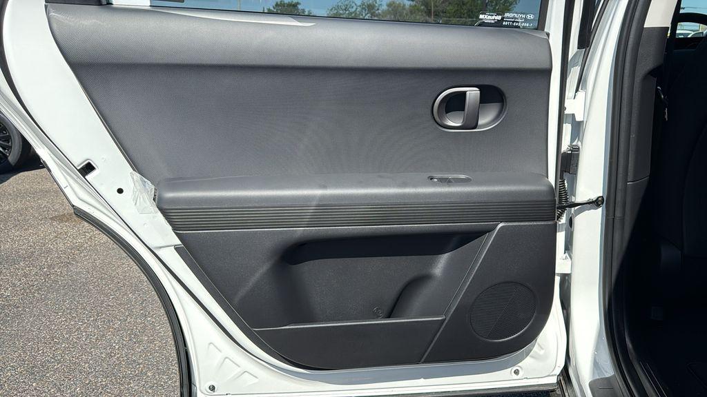 2025 Hyundai IONIQ 5 SE - Photo 13