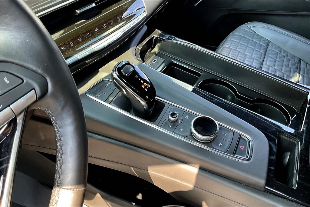 2024 Cadillac Escalade V-Series - Photo 18