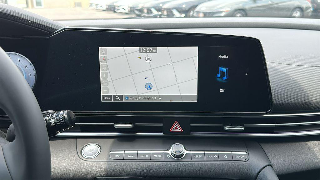 2025 Hyundai Elantra SEL - Photo 15
