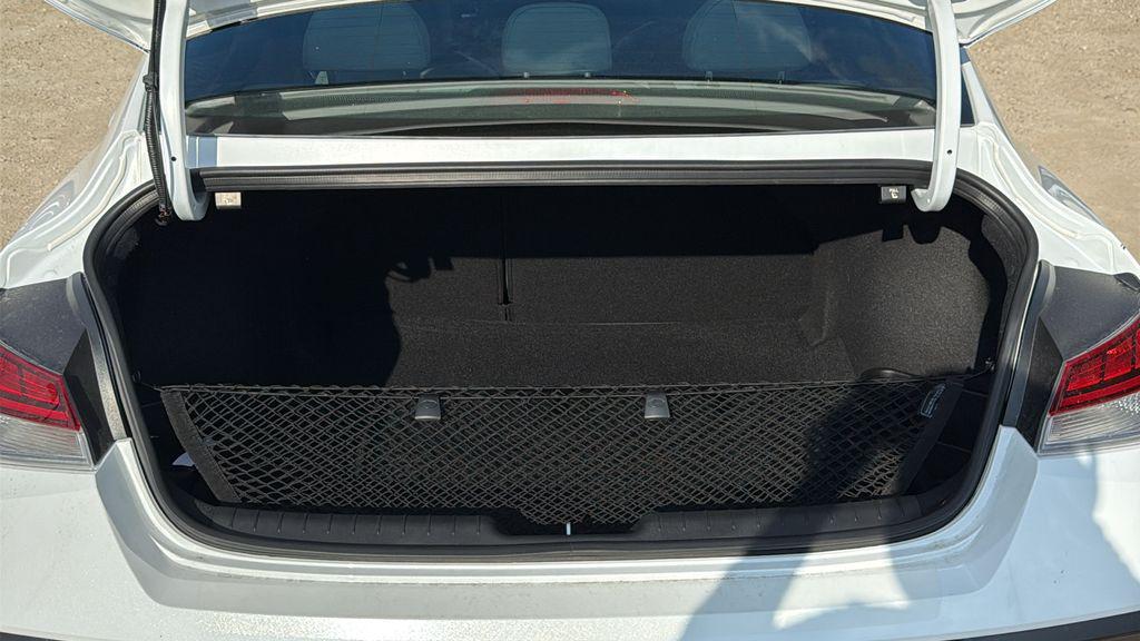 2025 Hyundai Elantra Limited - Photo 25