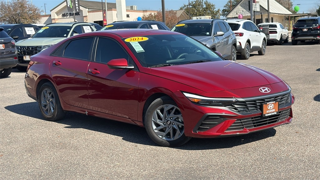 2024 Hyundai Elantra SEL's photo